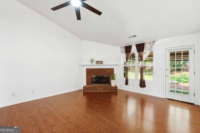 Building Photo - 575 Chandon Way