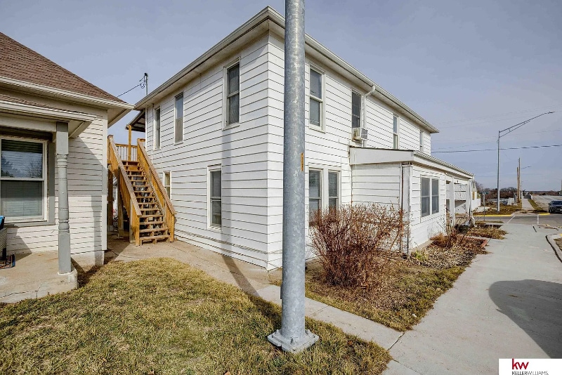 Primary Photo - 114 E Main St