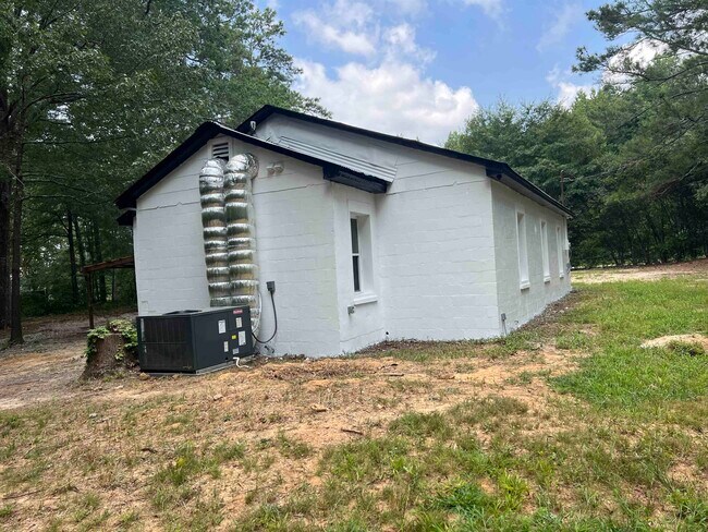 Building Photo - 1716 GA-85