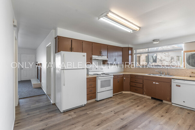 Building Photo - 263 1200 W