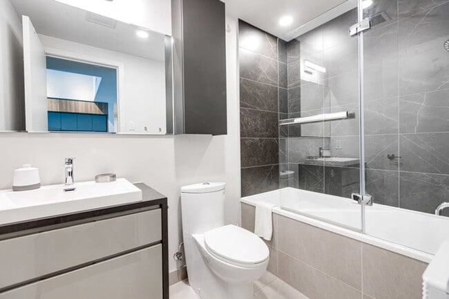 Building Photo - 1130 Rue Saint-Antoine O