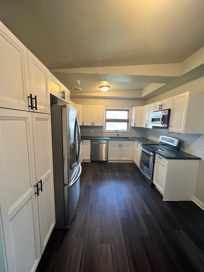 2605 Cedar St, Davenport, IA 52804 House Rental in Davenport, IA