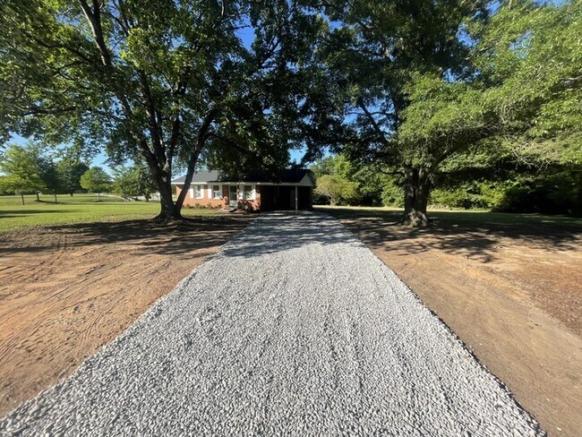 Building Photo - 705 Harris Rd