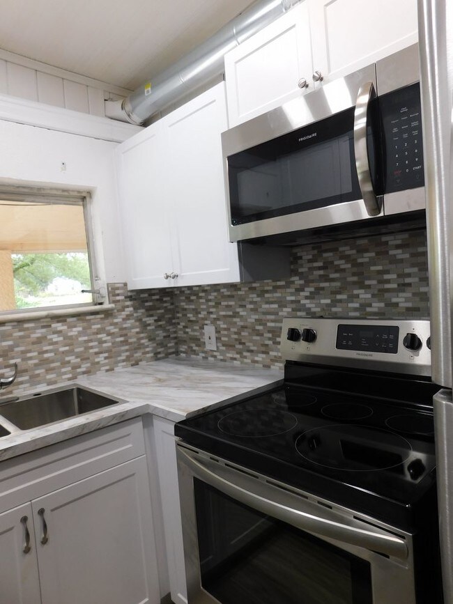 Building Photo - 2019 East Lake Dr. Casselberry Fl 32707