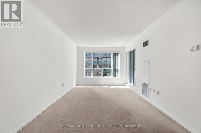 Building Photo - 887-887 Bay St.