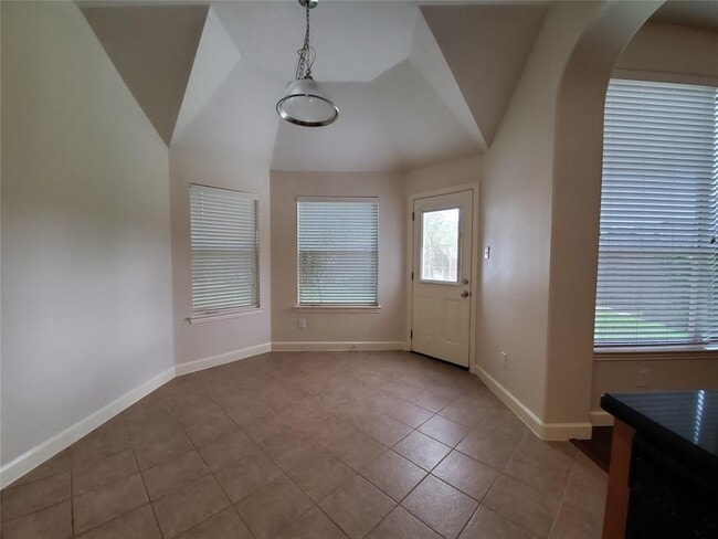 Building Photo - 2210 Apple Spring Dr