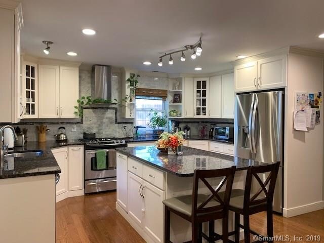 Foto del edificio - 18 Edith Ln