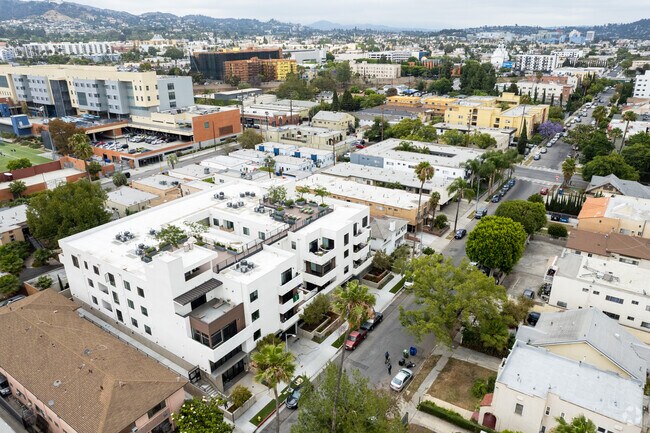 Contexto con vista a North East - 5727 La Mirada Ave