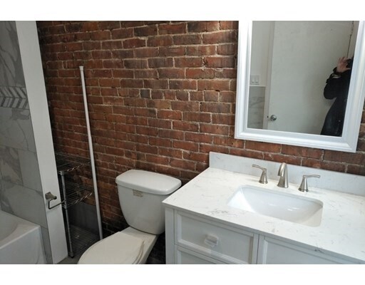 Foto del edificio - 275 Shawmut Ave