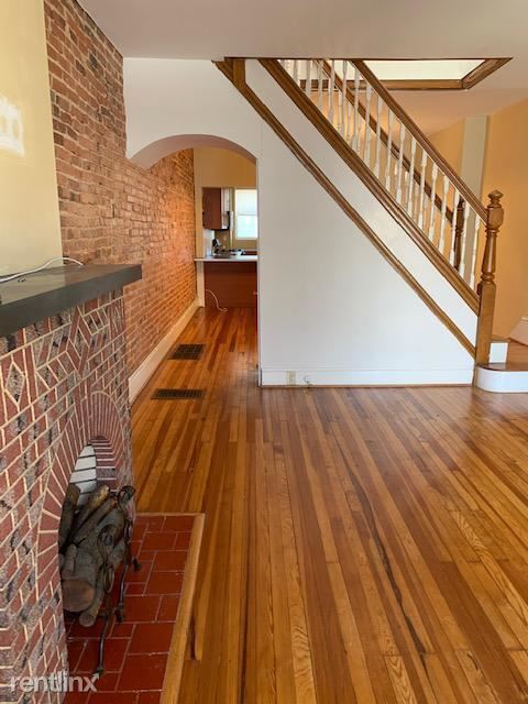Foto del edificio - 4 br, 2.5 bath Townhome - 603 E Randall St