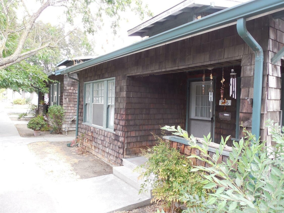 Primary Photo - 536 Montezuma St