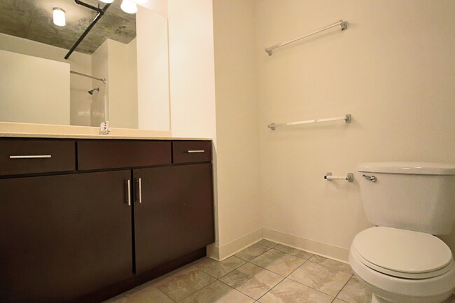 Photo - 894 S Clark St Apartment