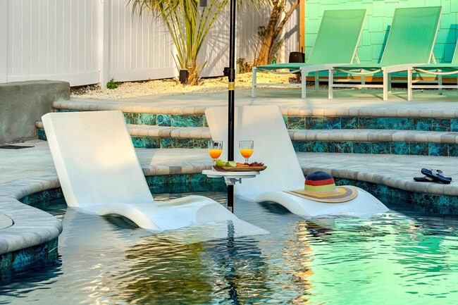 Building Photo - 6660 Date Palm Ave S