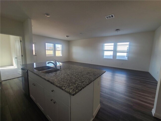 Building Photo - 358 Wren Ln