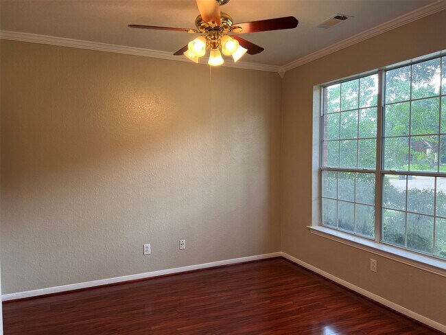 Foto del edificio - 14210 Meadow Estates Ln