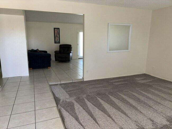 Building Photo - SINGLE LEVEL 3 BEDROOM 2 BATH 2 CAR GARAGE 1750 SQ FT HOME DOBSON RANCH