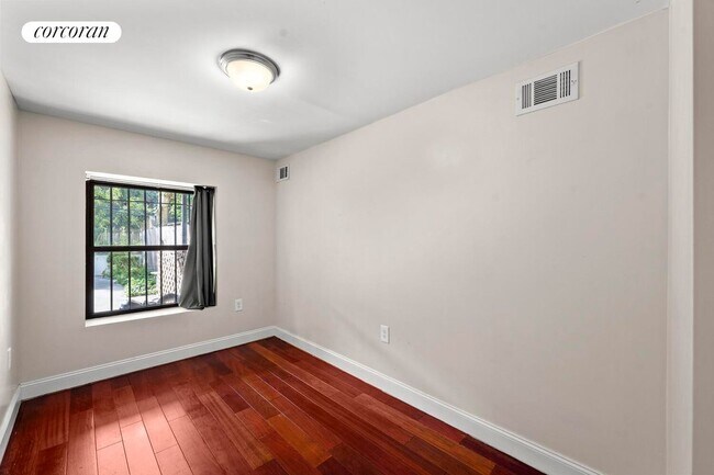 Foto del edificio - 476A Jefferson Ave