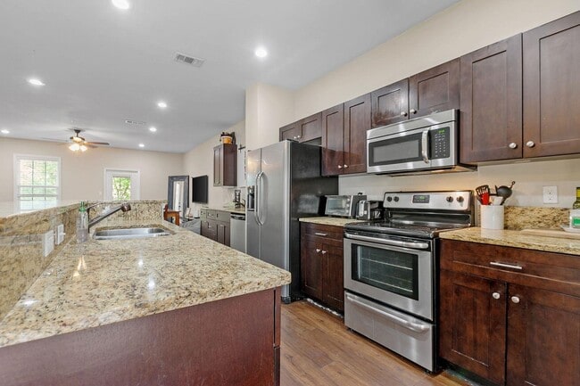 Foto del edificio - 1775 Belle Vue Way