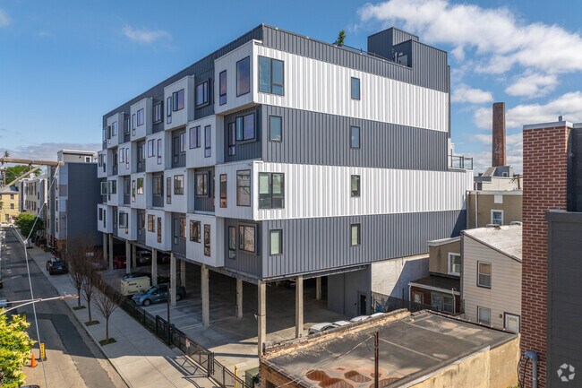 Foto del edificio - Metal Works