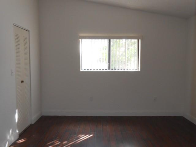 Foto del edificio - 250 Palm Cir W