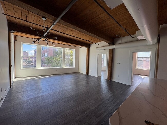 Building Photo - 385 Worthington St