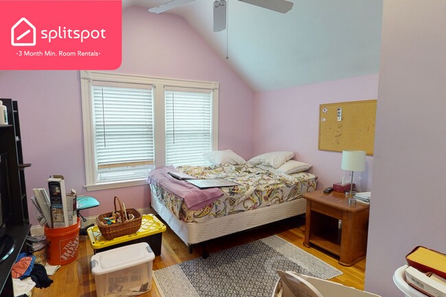 Building Photo - Private room in 6 bedroom Arlington Apartm...