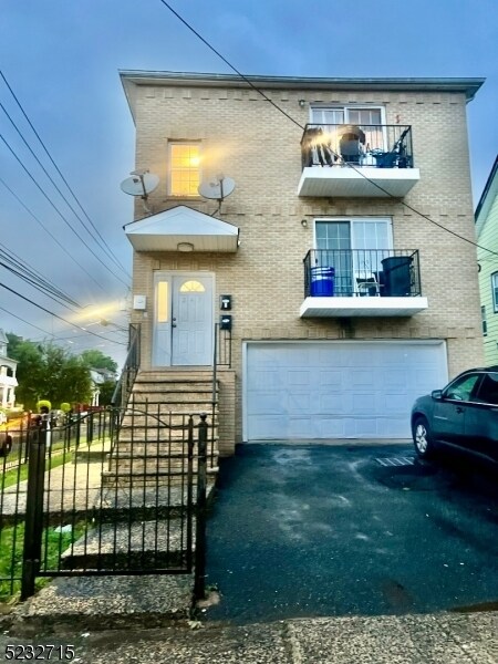 Foto del edificio - 247 Renner Ave
