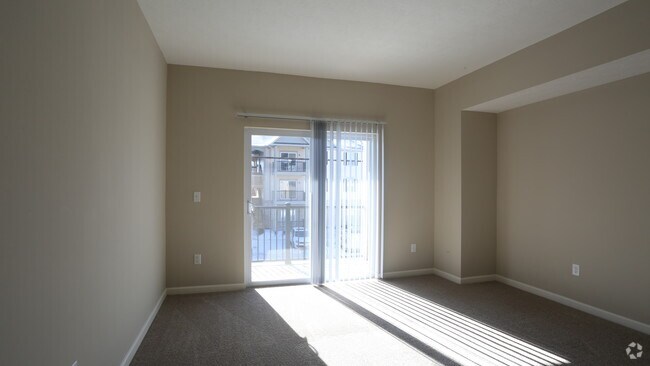 Living Room - 1BR, 1BA - 685 SF - The Foxfire - Brook Lane Apartments