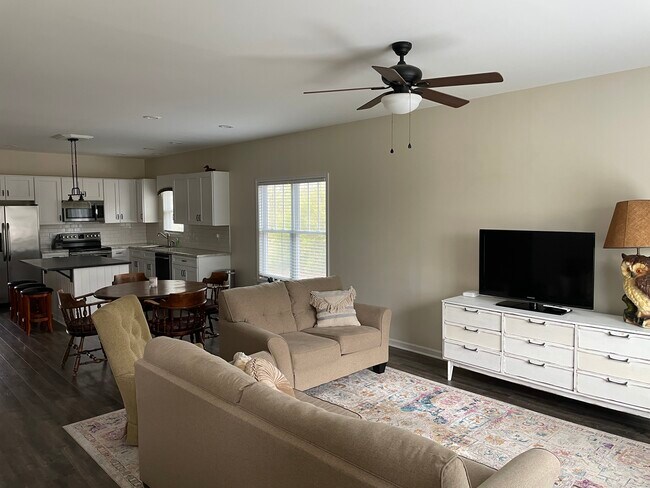 Foto del edificio - 1227 Lakeview Dr