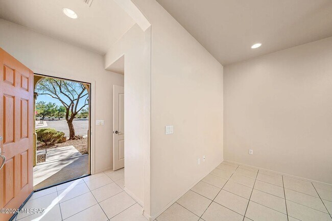 Foto del edificio - 4 bed/3bath in desirable Paseo Del Rio Community