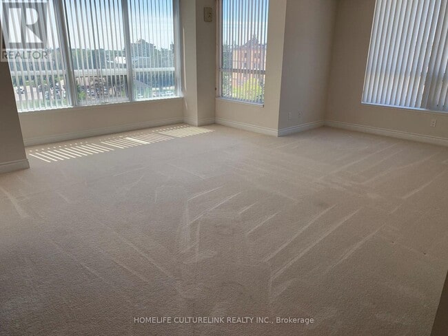 Building Photo - 11211 Yonge St