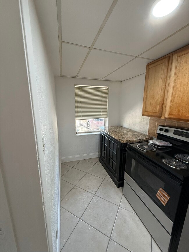 Foto del edificio - 2115 NE 37th St