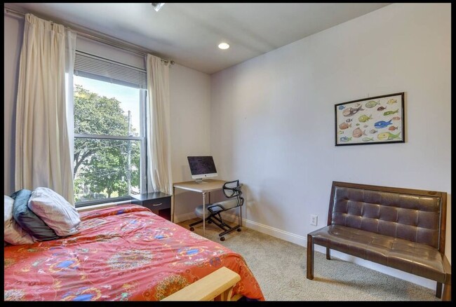 Foto del edificio - Precious 4 Bedroom in Pleasant Petworth! -...