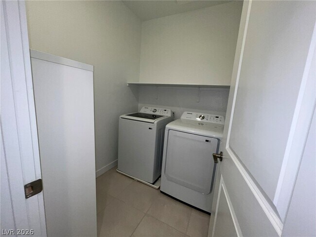 Foto del edificio - 612 Emerson Creek Ct