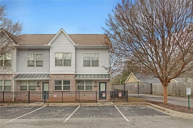 Foto del edificio - 2042 Bolton Rd NW