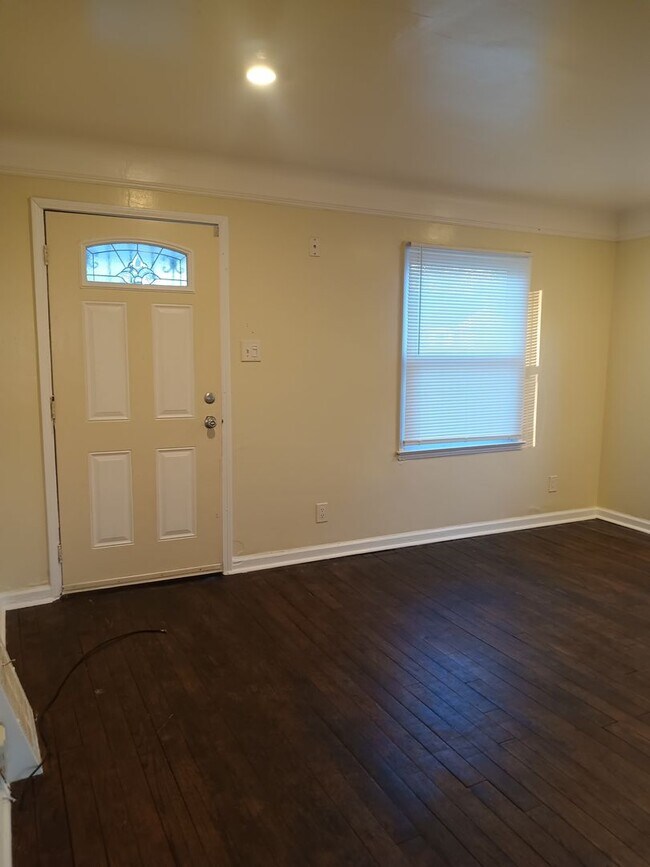 Building Photo - 2 Bedroom Section 8 Home for Lease