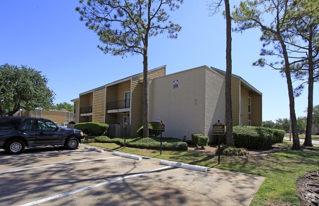 Building Photo - Edgebrook