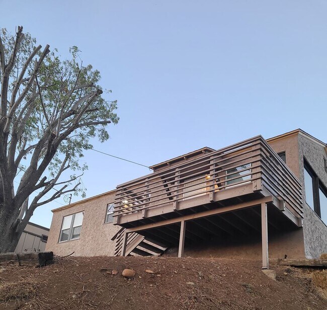Foto del edificio - 929 Maya St
