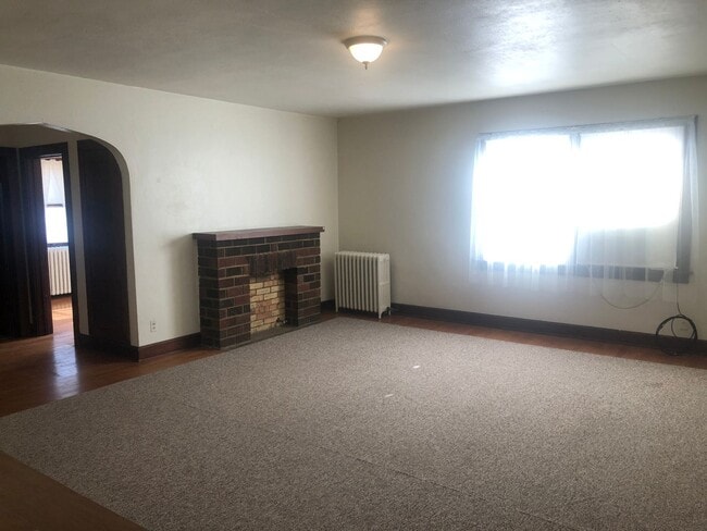 Building Photo - MOVE IN SPECIAL!