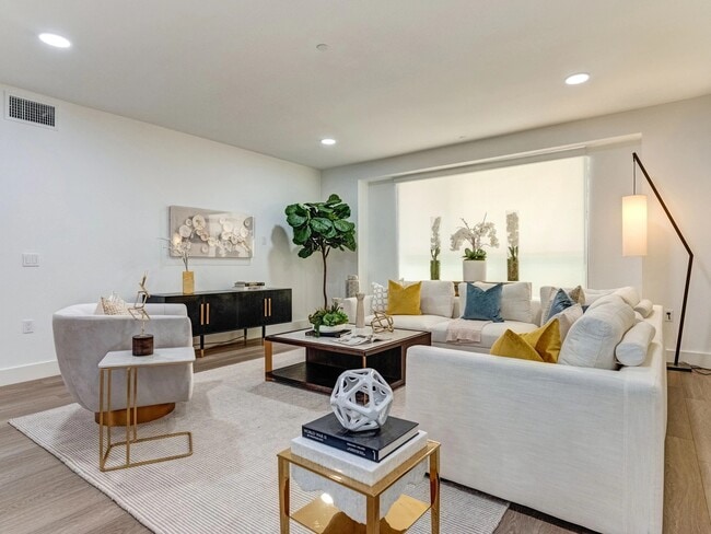 Building Photo - 1330 Federal Ave