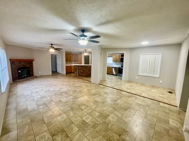 Foto del edificio - Discover this 4-bedroom, 2-bath home in Claremont, NC