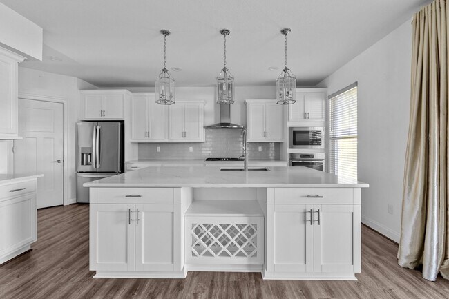 Foto del edificio - Exquisite 4-bedroom, 2.5-bath home located...