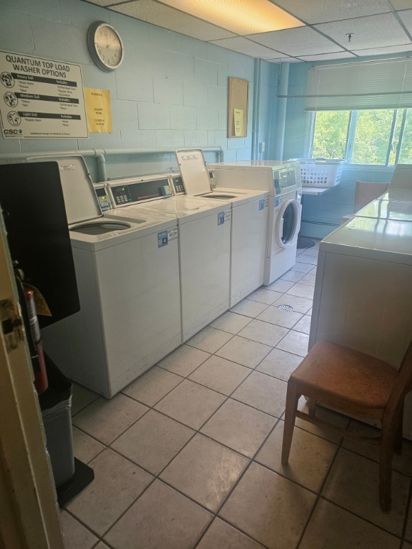 Building Photo - 1380 Arbor Ave SE