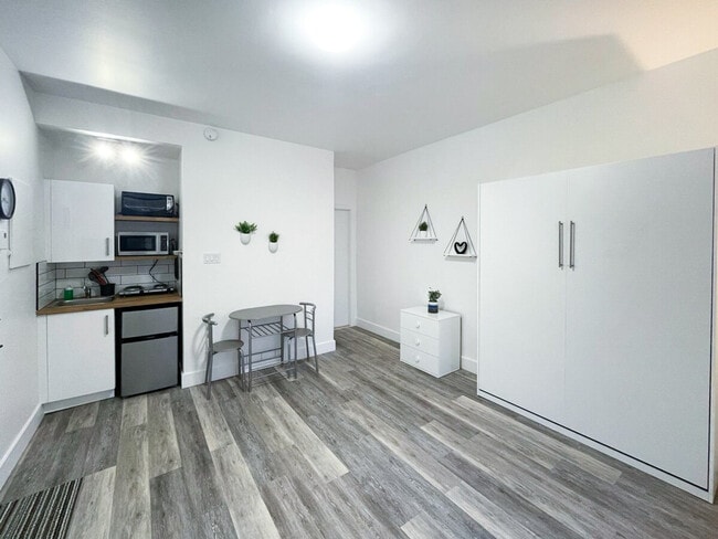 Building Photo - 1439 Rue Saint-André