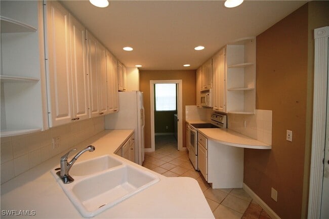 Building Photo - 5325 Cove Cir