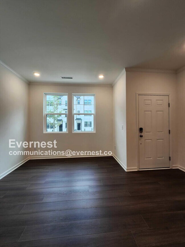 Foto del edificio - 1540 Crescent Townes Wy