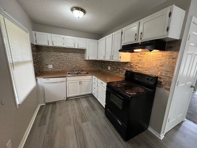 Foto del edificio - Sweet Three Bedroom Home