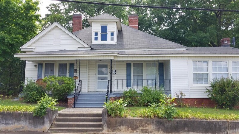 Primary Photo - 215 S Church St