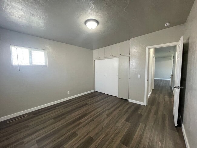 Building Photo - P0089 - 601-603 Woodstock