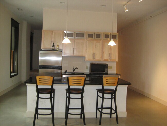 Building Photo - 606 Lafayette St